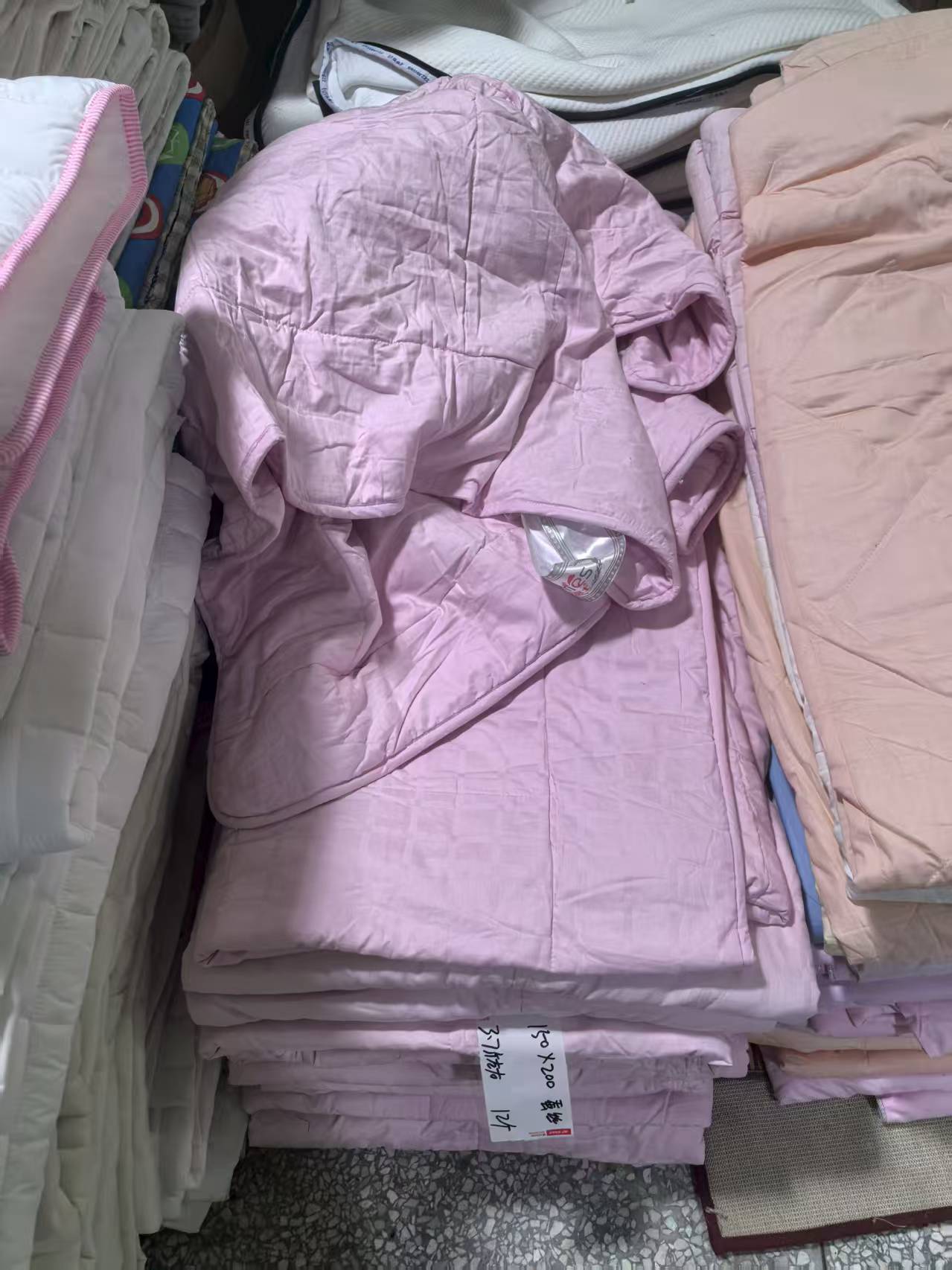 《厚广家》3楼150×200粉色系全棉100%柞蚕丝被 发1张3.7斤瑕疵款