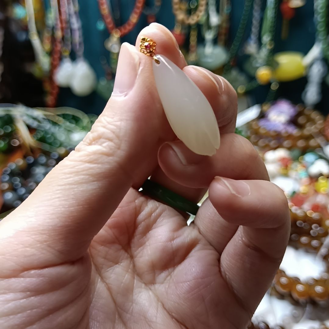 和田玉颈饰18K金镶嵌