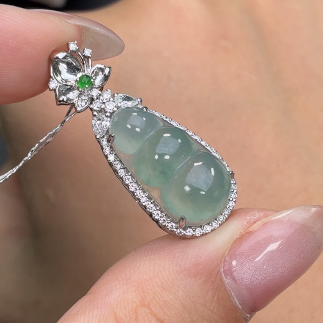 翡翠18K金镶嵌颈饰