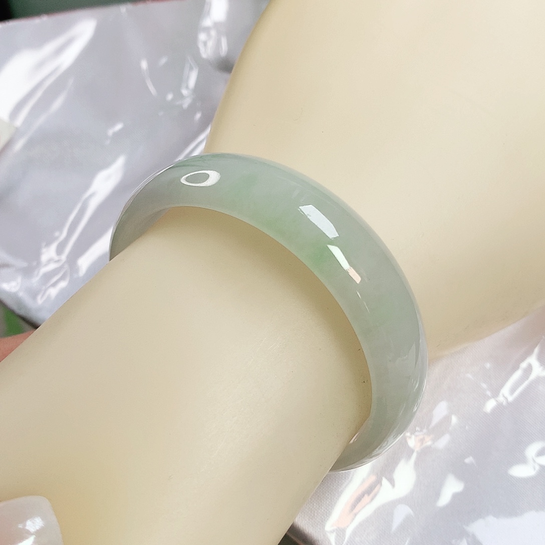 翡翠未镶嵌手镯 正圈50