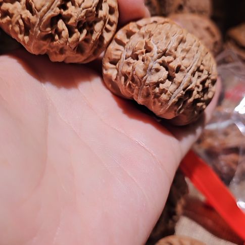 文玩核桃吊坠46闷白