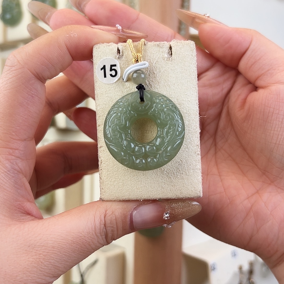 和田玉未镶嵌吊坠(赠链)