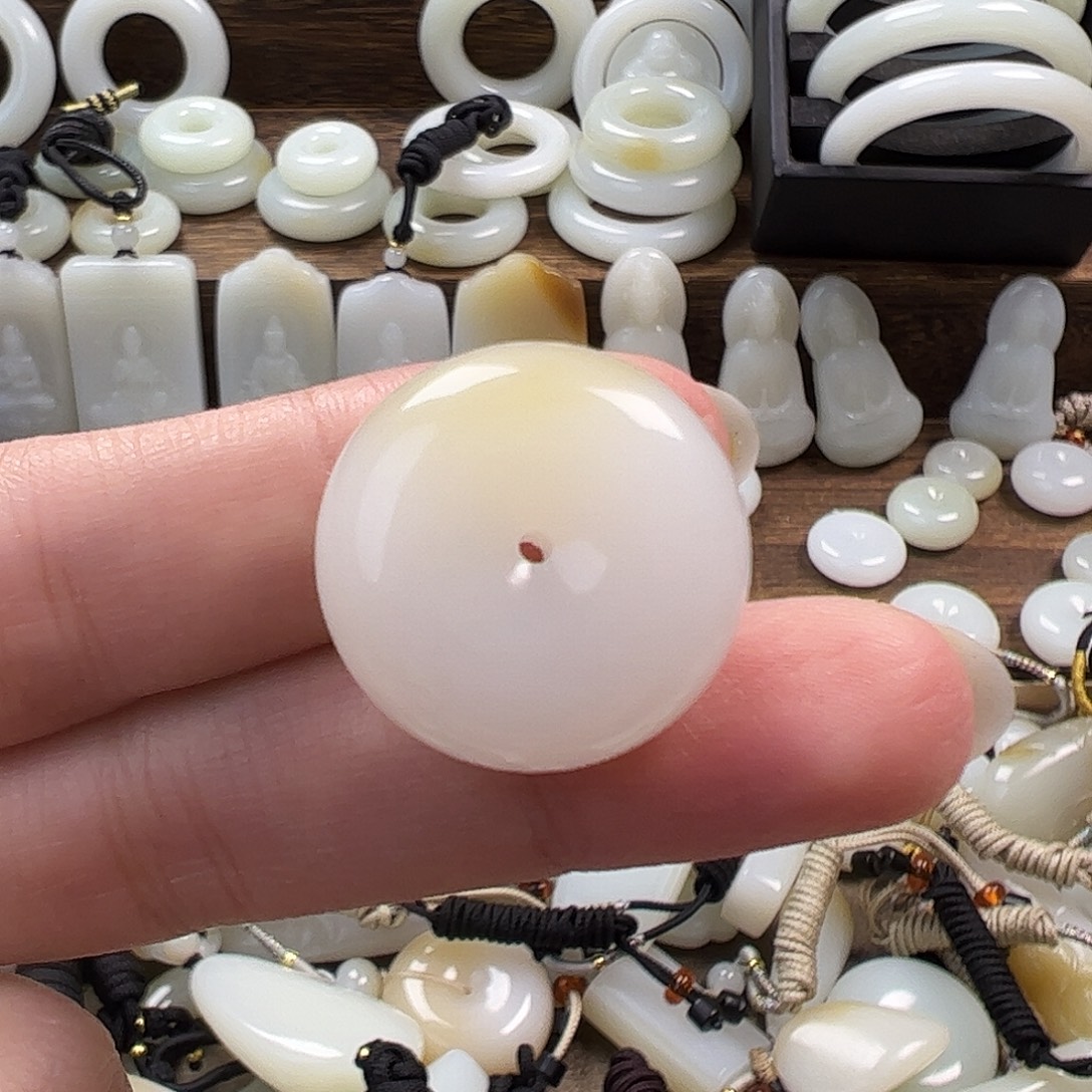 蜜***岛和田玉未镶嵌颈饰