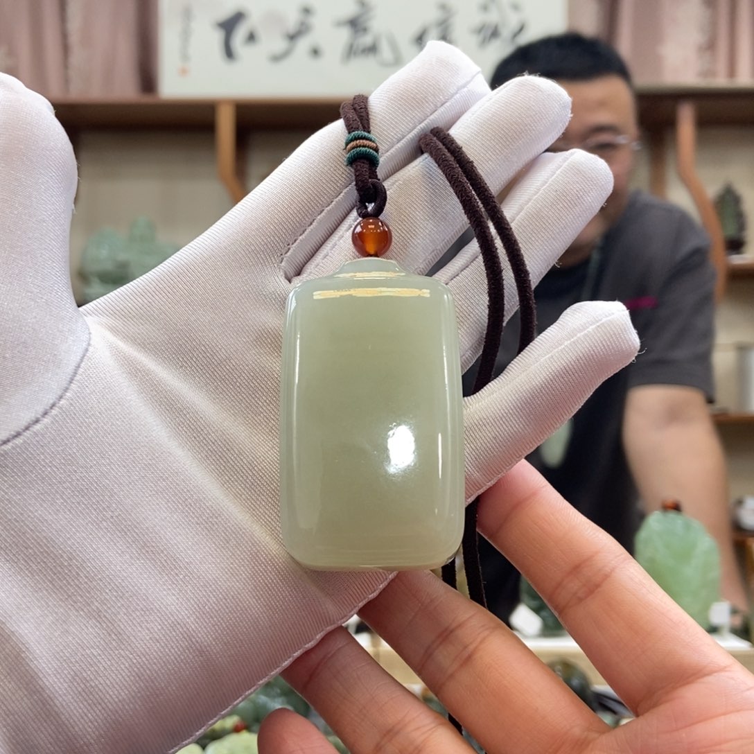 和田玉吊坠未镶嵌