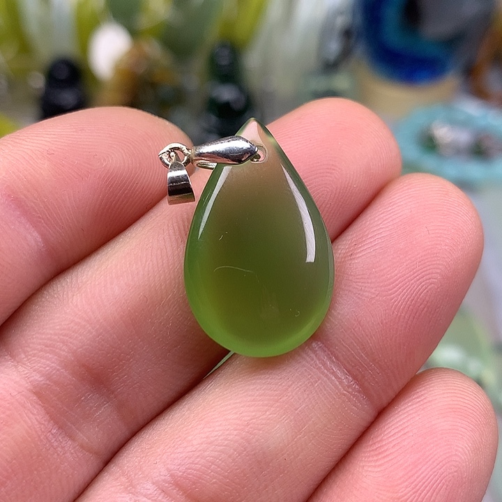 蛇纹石玉挂坠未镶嵌