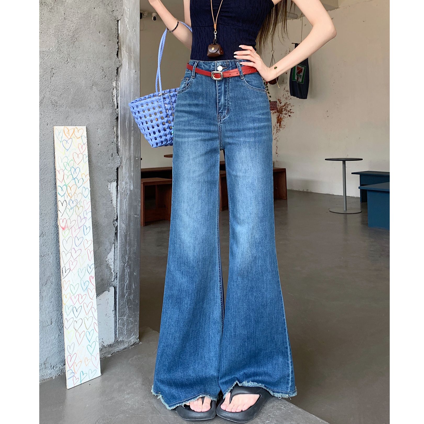 高腰直筒微喇裤秋季新款牛仔裤女设计感弹力毛边宽松喇叭长裤子