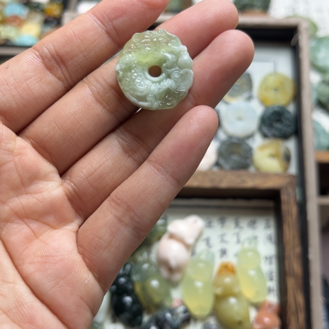 合金蛇纹石玉颈饰