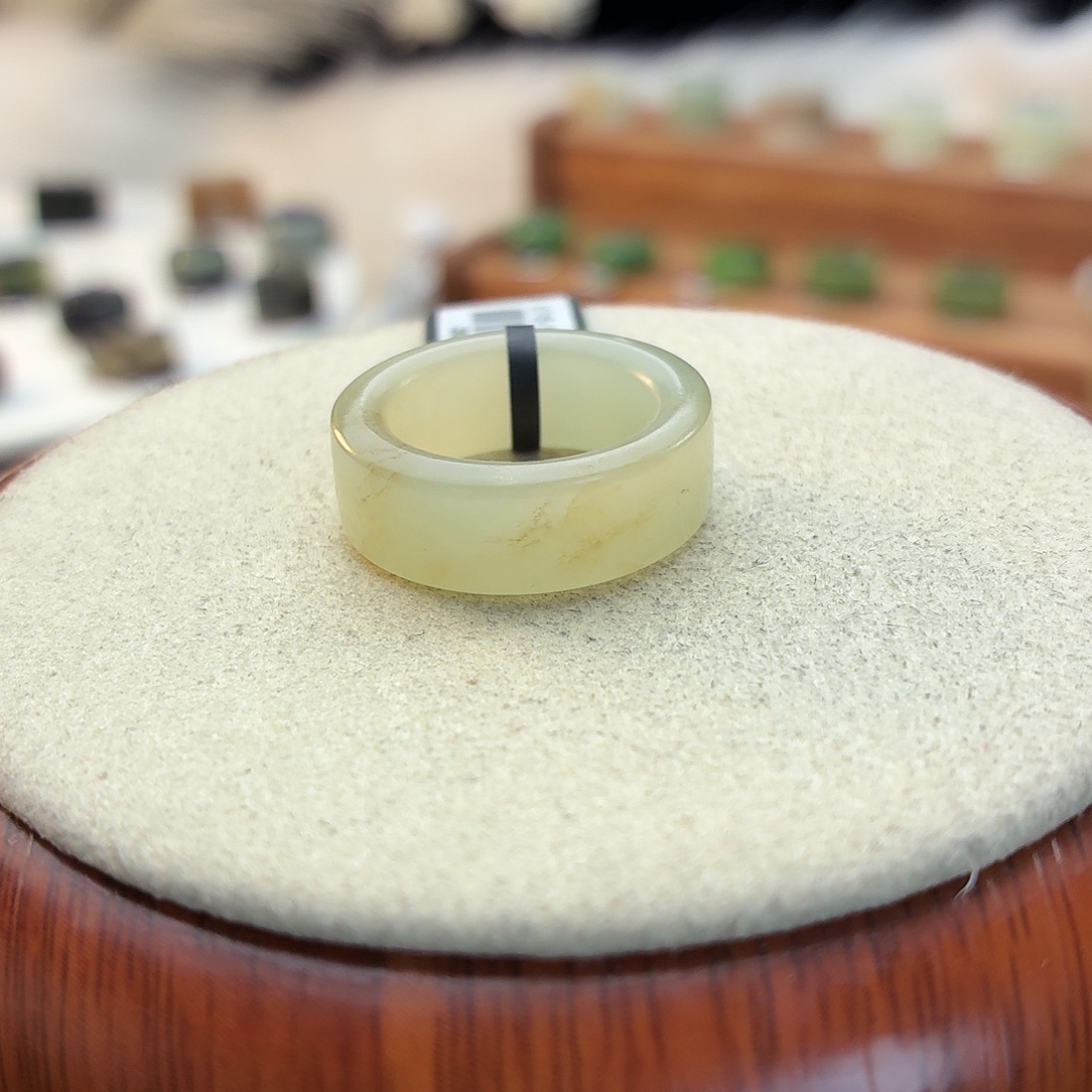 和田玉未镶嵌戒指i89飘糖圆切16.4mm