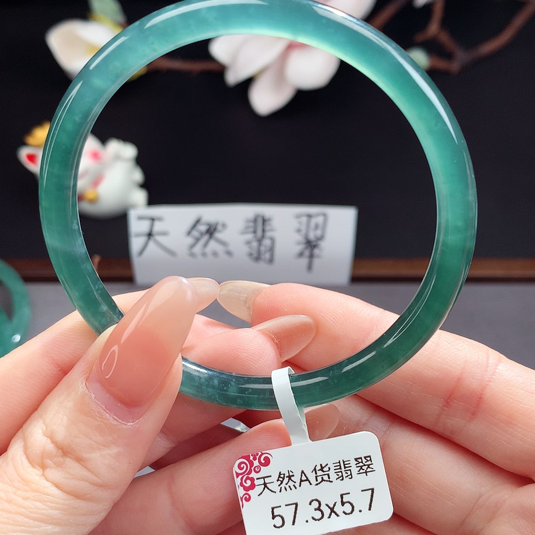 翡翠手镯（圆镯）未镶嵌