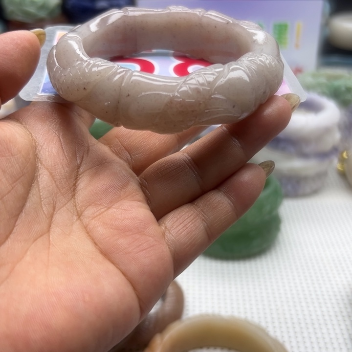 石英岩玉手镯未镶嵌
