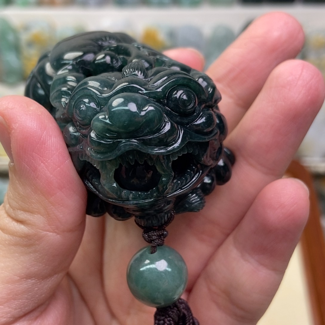 翡翠吊坠(赠链)未镶嵌口含珠