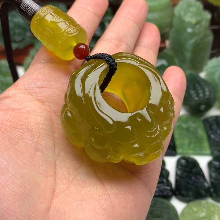 蛇纹石玉颈饰未镶嵌幸**天