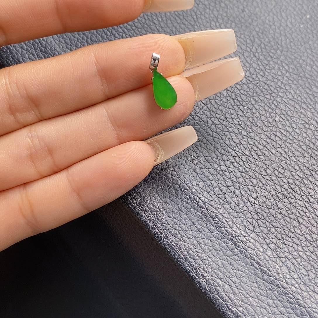 翡翠18K金镶嵌颈饰翡翠