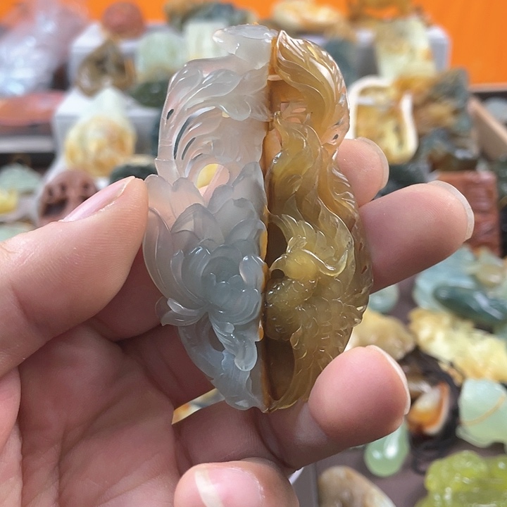 蛇纹石玉颈饰合金