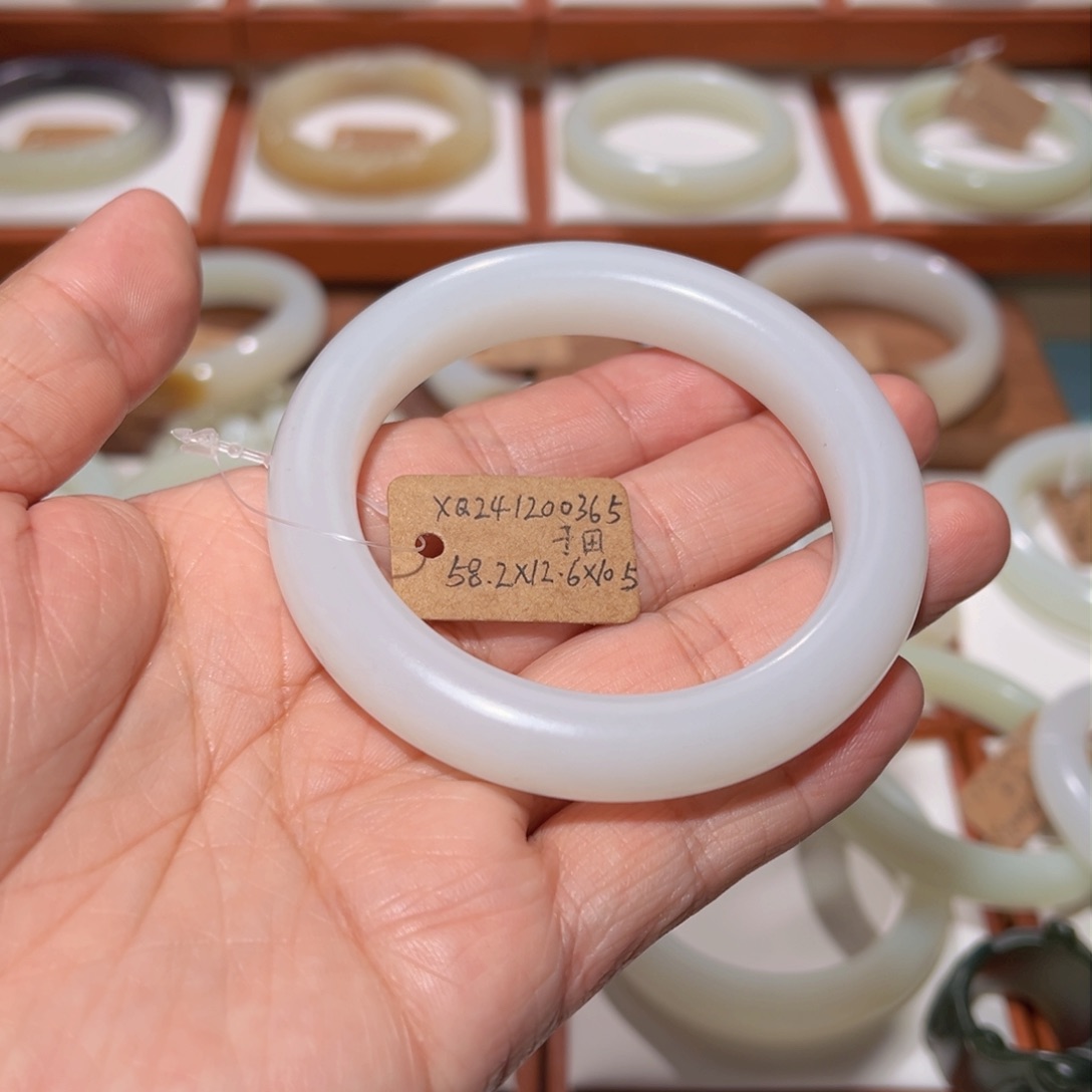 和田玉手镯未镶嵌用****4