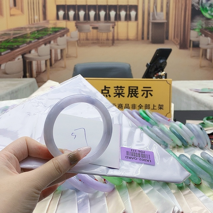 翡翠手镯未镶嵌tuiiujjji