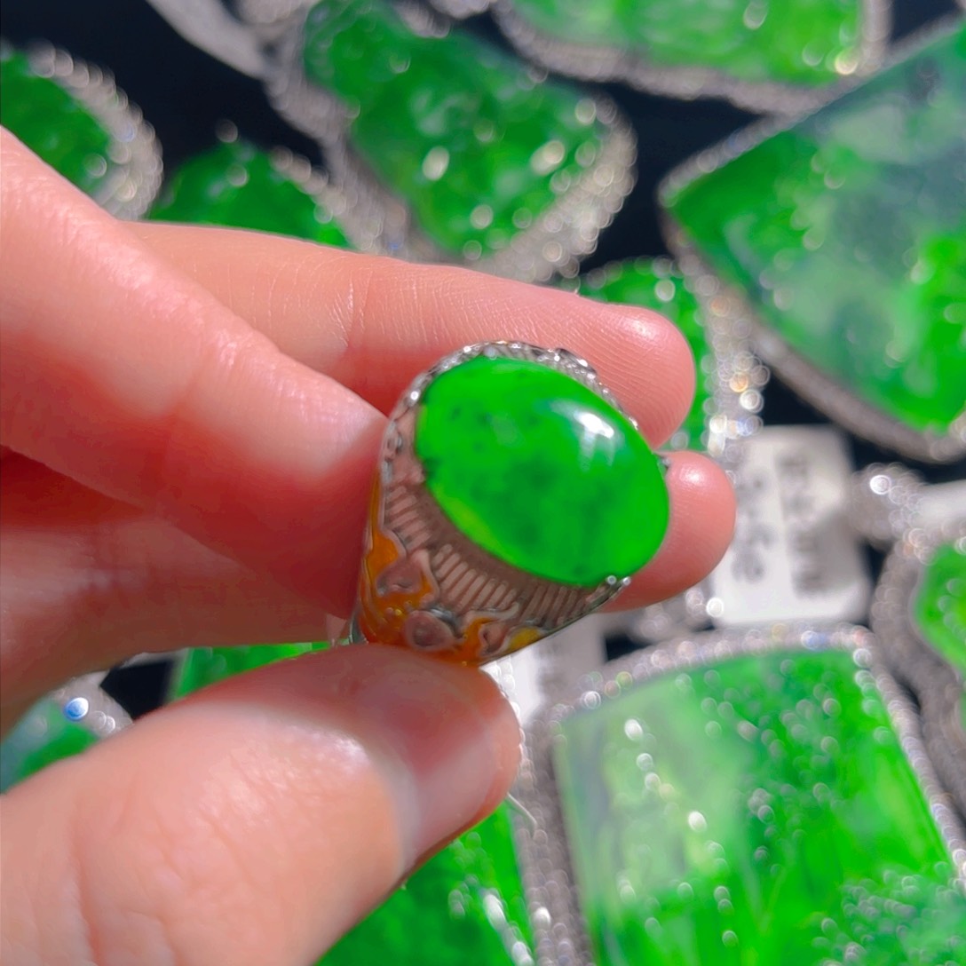 翡翠颈饰银S925镶嵌蛋面