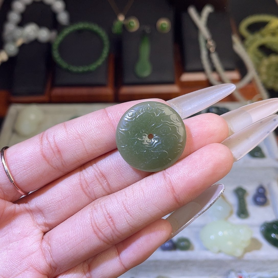 颈饰未镶嵌和田玉