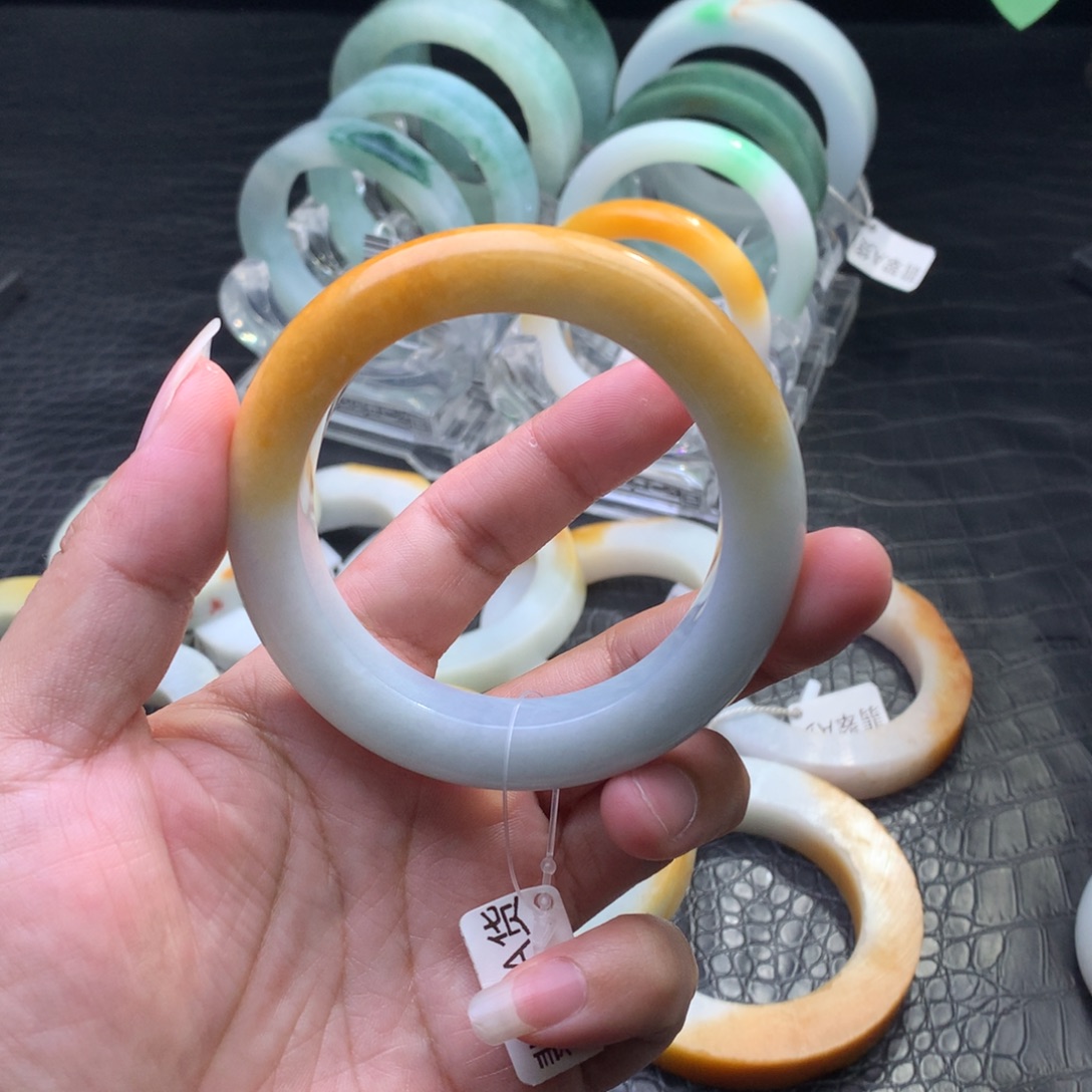 定制翡翠未镶嵌手镯