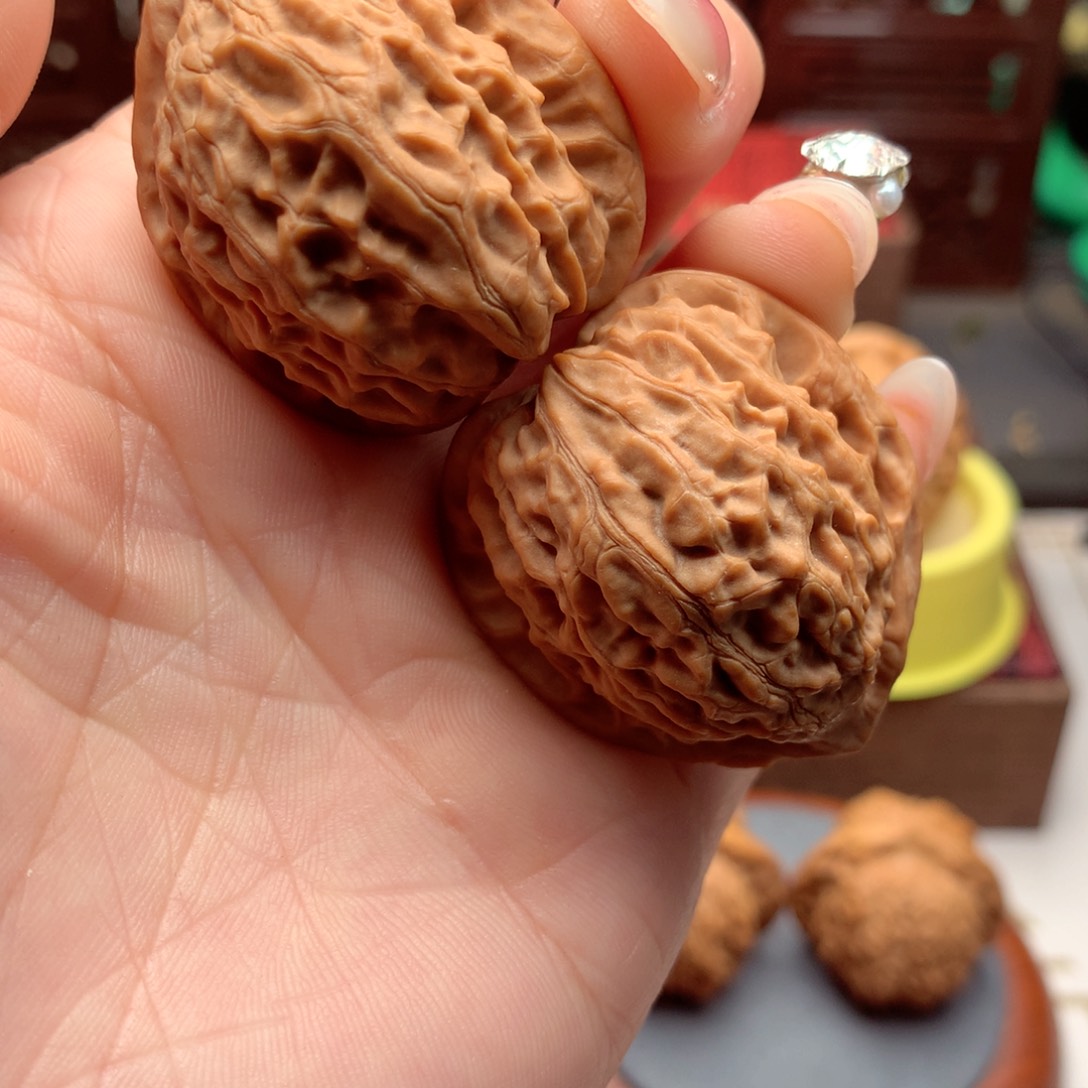 文玩核桃吊坠金牛。  6号