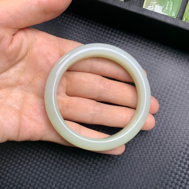 和田玉白玉正圈55圈口尺寸手镯