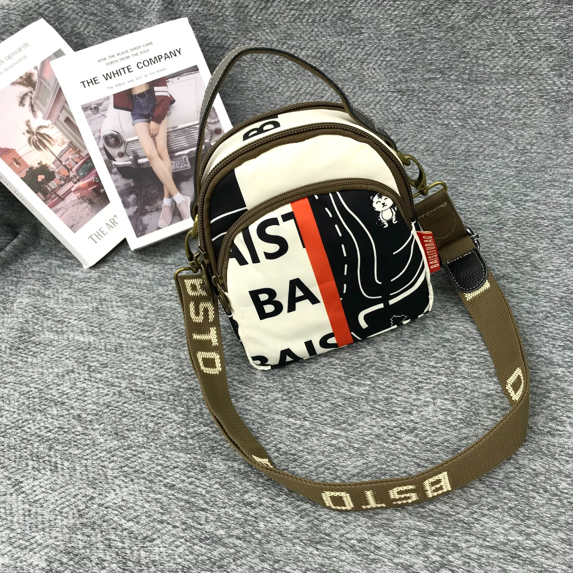 印花时尚牛津布斜跨包女2025新款个性百搭单肩两用背包潮复古轻便