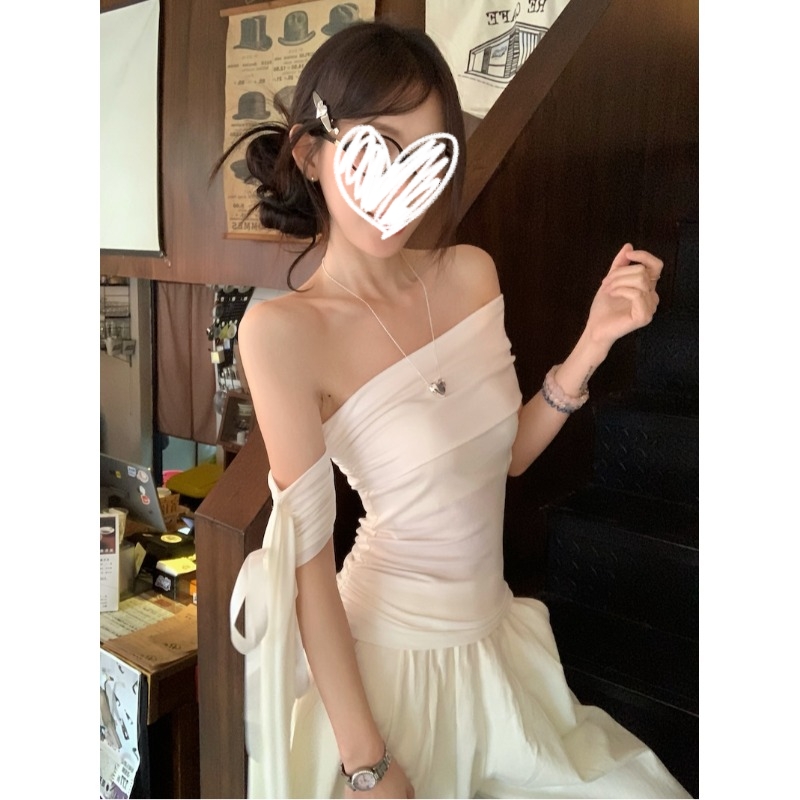【现货！！！】纯欲风一字肩不规则斜肩T恤女夏季修身设计感露肩上衣