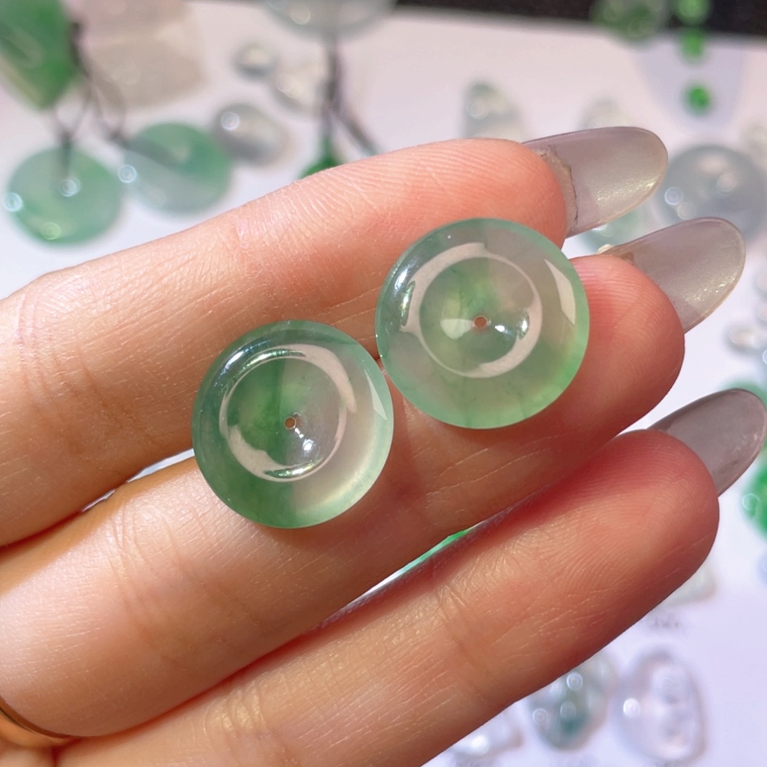 翡翠颈饰未镶嵌裸石