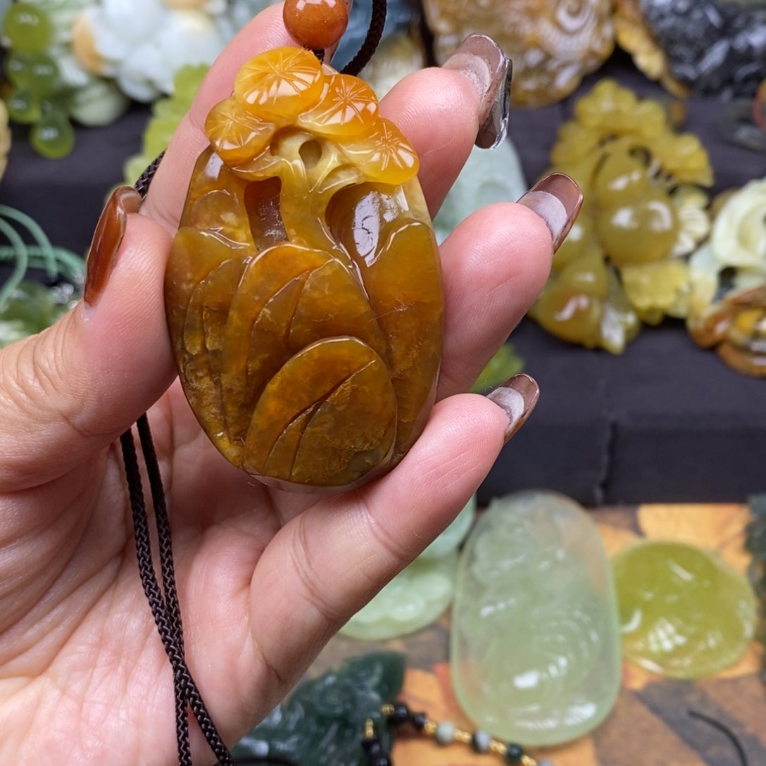 蛇纹石玉颈饰未镶嵌