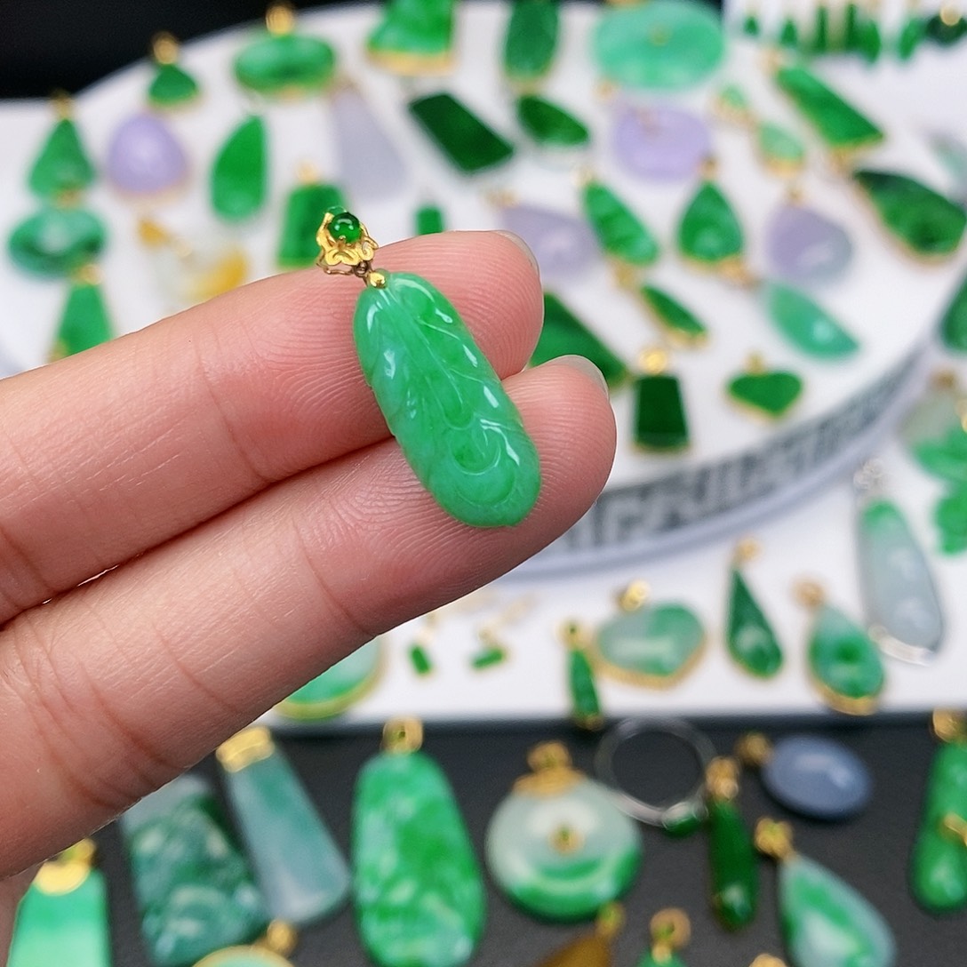 翡翠吊坠(不含链)18K金镶嵌