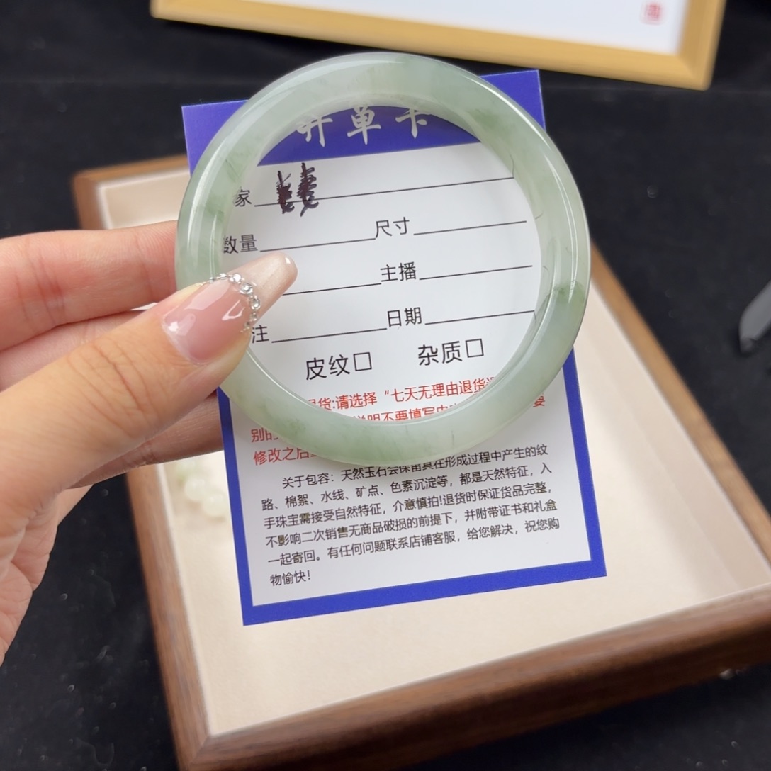 石英质玉手镯未镶嵌
