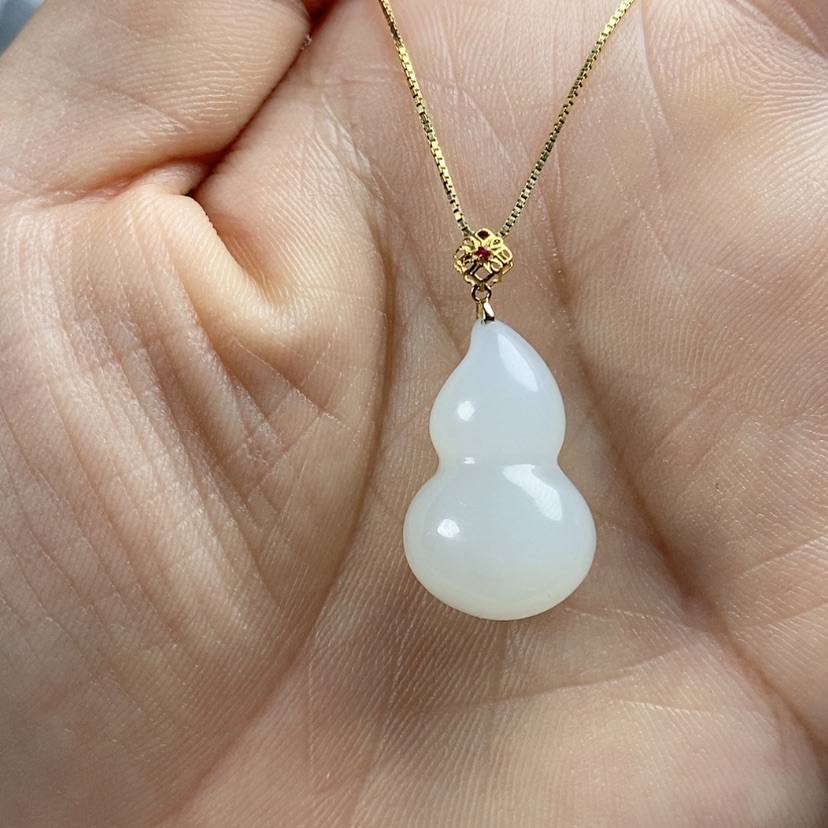 【闪购商品】颈饰18K金镶嵌和田玉