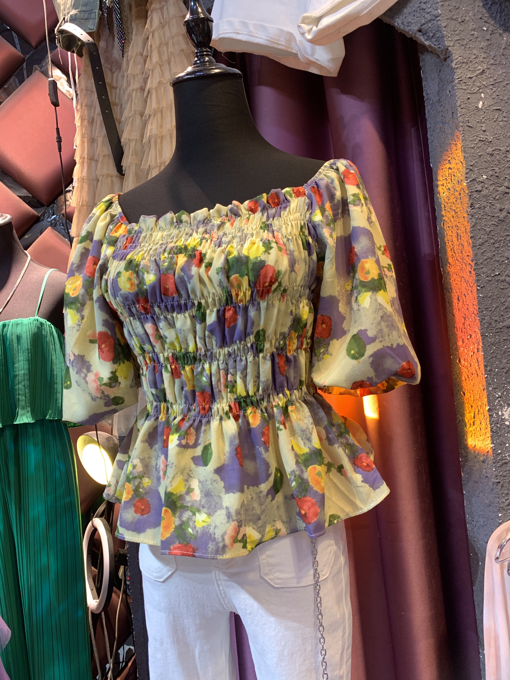 荷叶边泡泡袖碎花衬衫