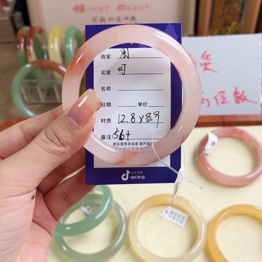 叮***霖石英质玉未镶嵌手镯