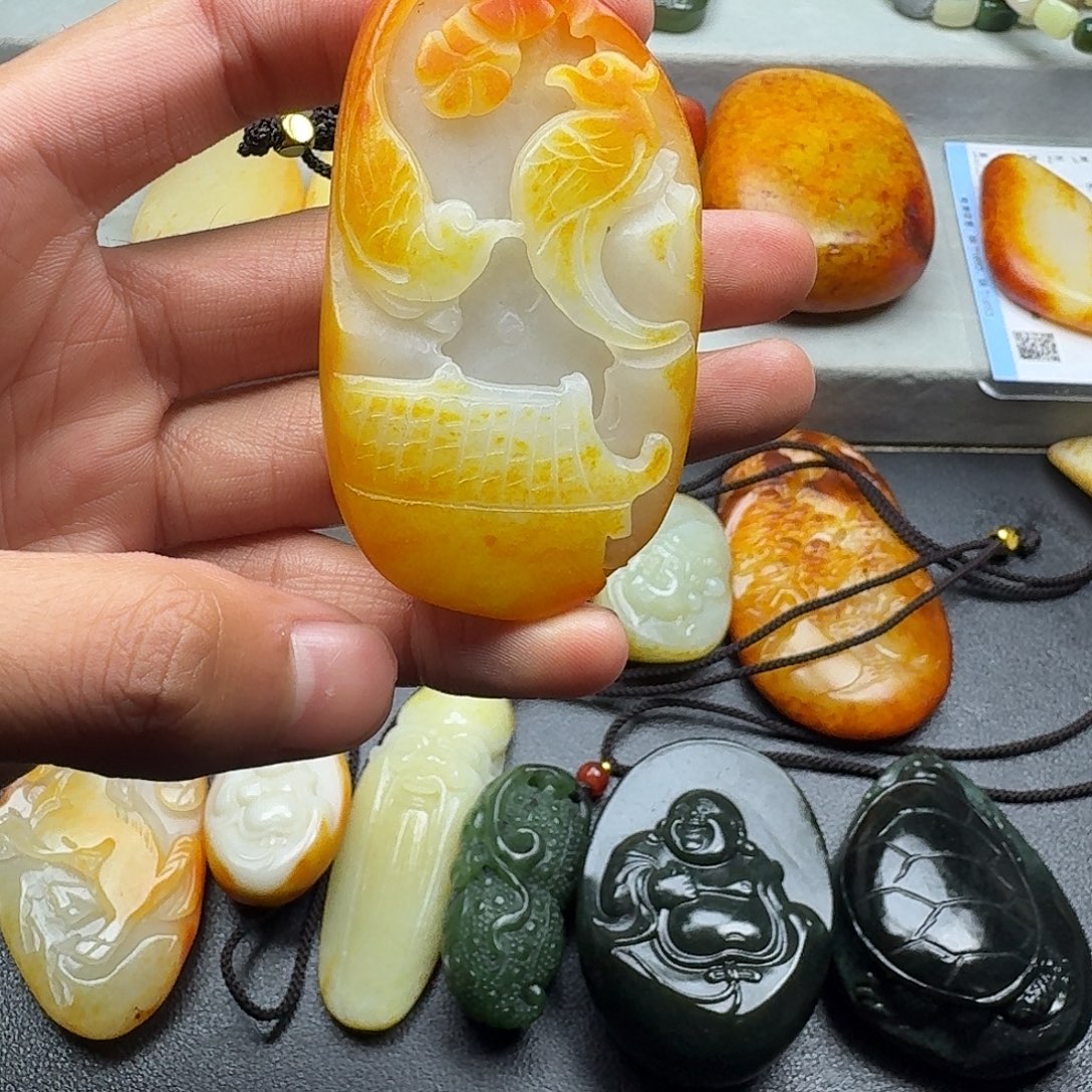 和田玉未镶嵌颈饰