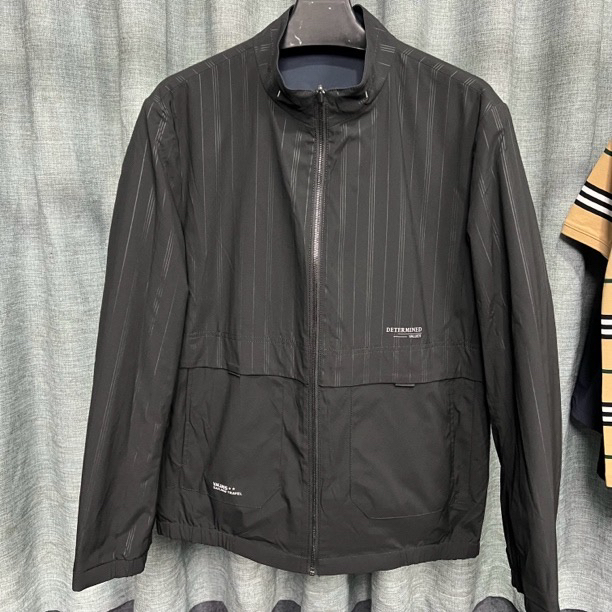 8564海撤柜剪标黑色竖条纹暗纹两面穿夹克