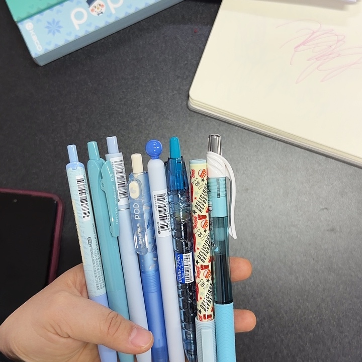 蓝色笔杆套装8支装黑