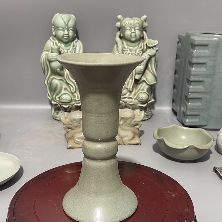 这是一个汝瓷的花鼓