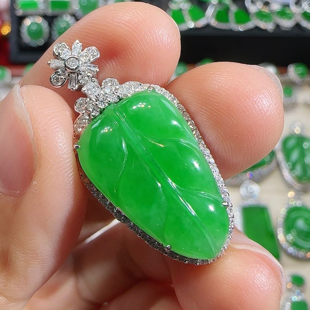 翡翠吊坠(不含链)18K金镶嵌