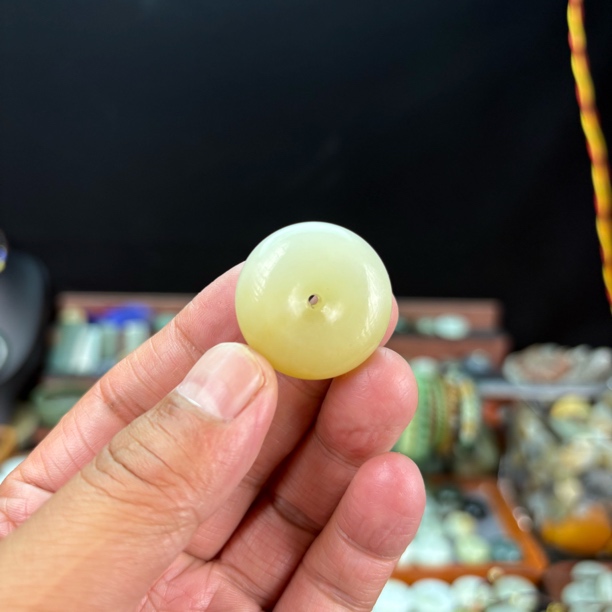 28mm新疆和田玉且末糖白平安扣吊坠