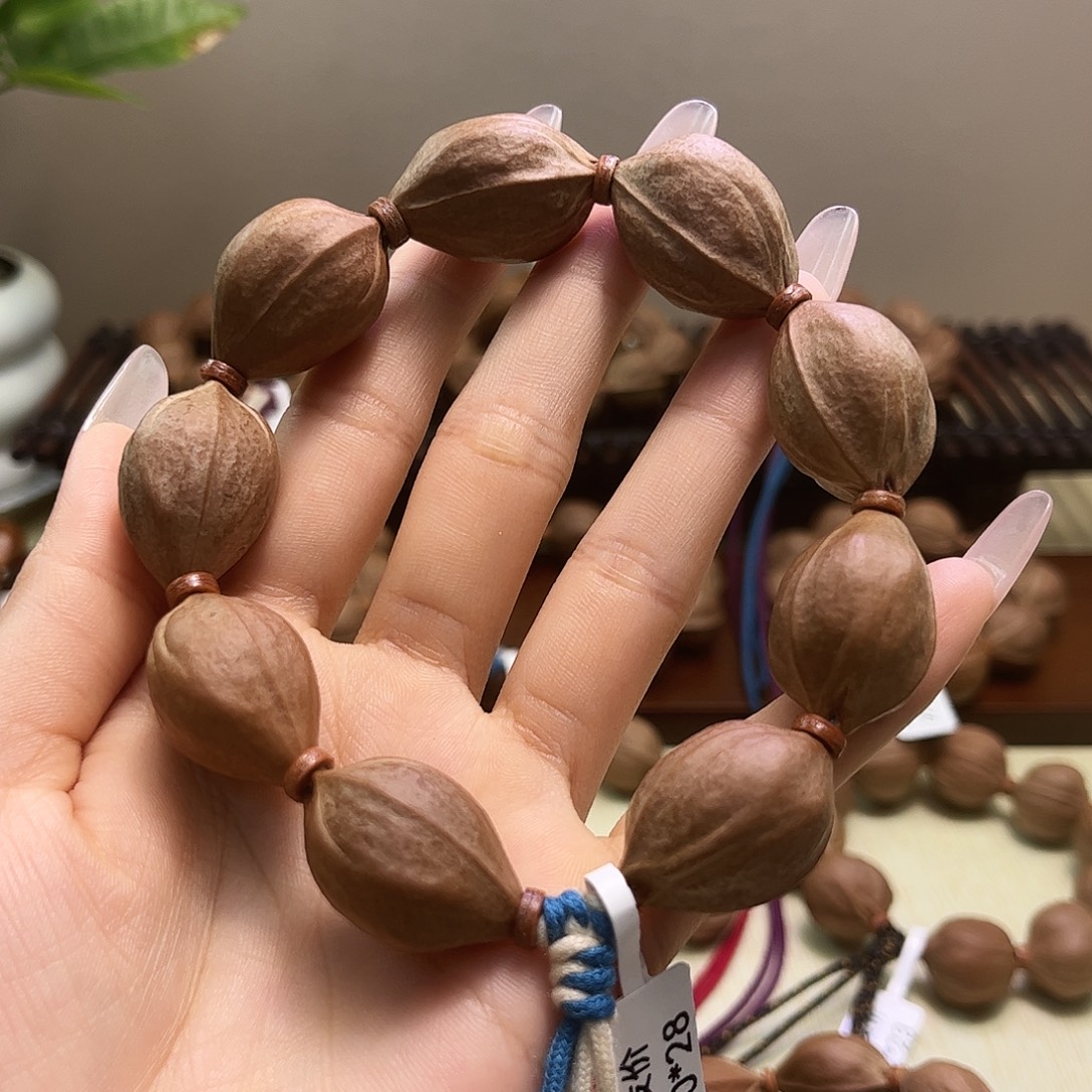 股***红橄榄核吊坠梅林铁核文玩手串