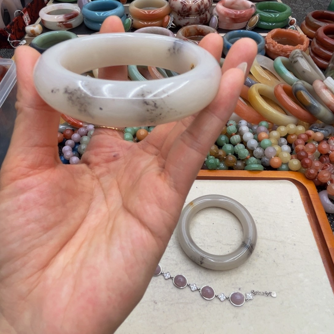 @***@石英岩玉未镶嵌圈口56