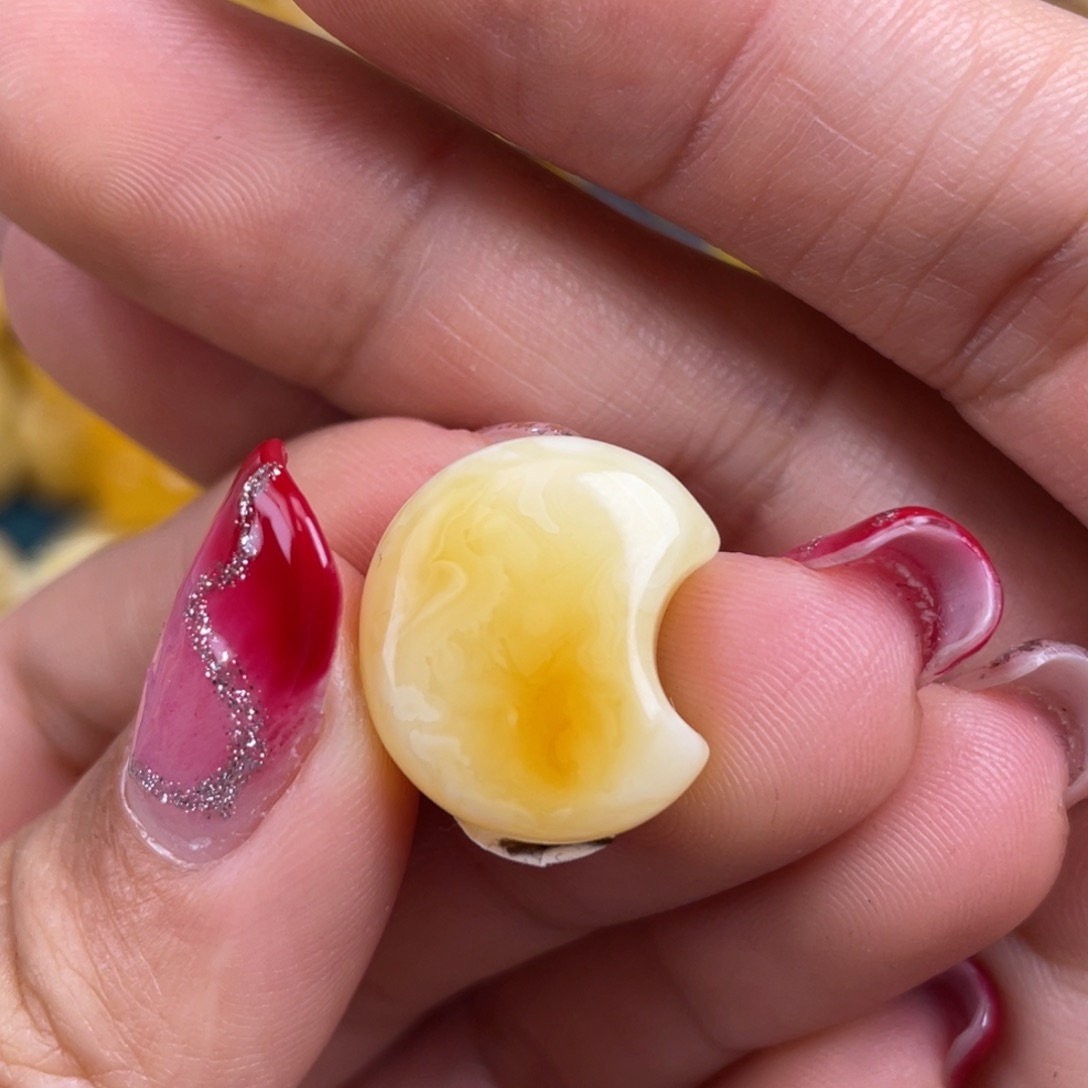 琥珀裸石未镶嵌蜜蜡