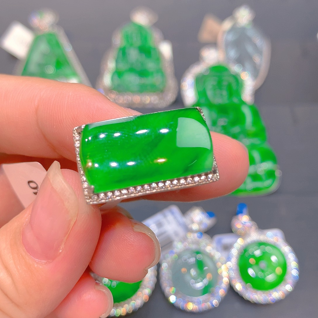 翡翠银S925镶嵌颈饰翡翠