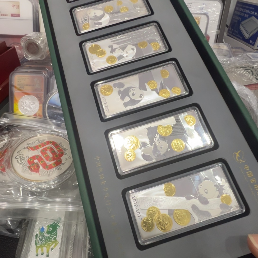 吉***意纯银中国熊猫金币发行30周年纪念一整套