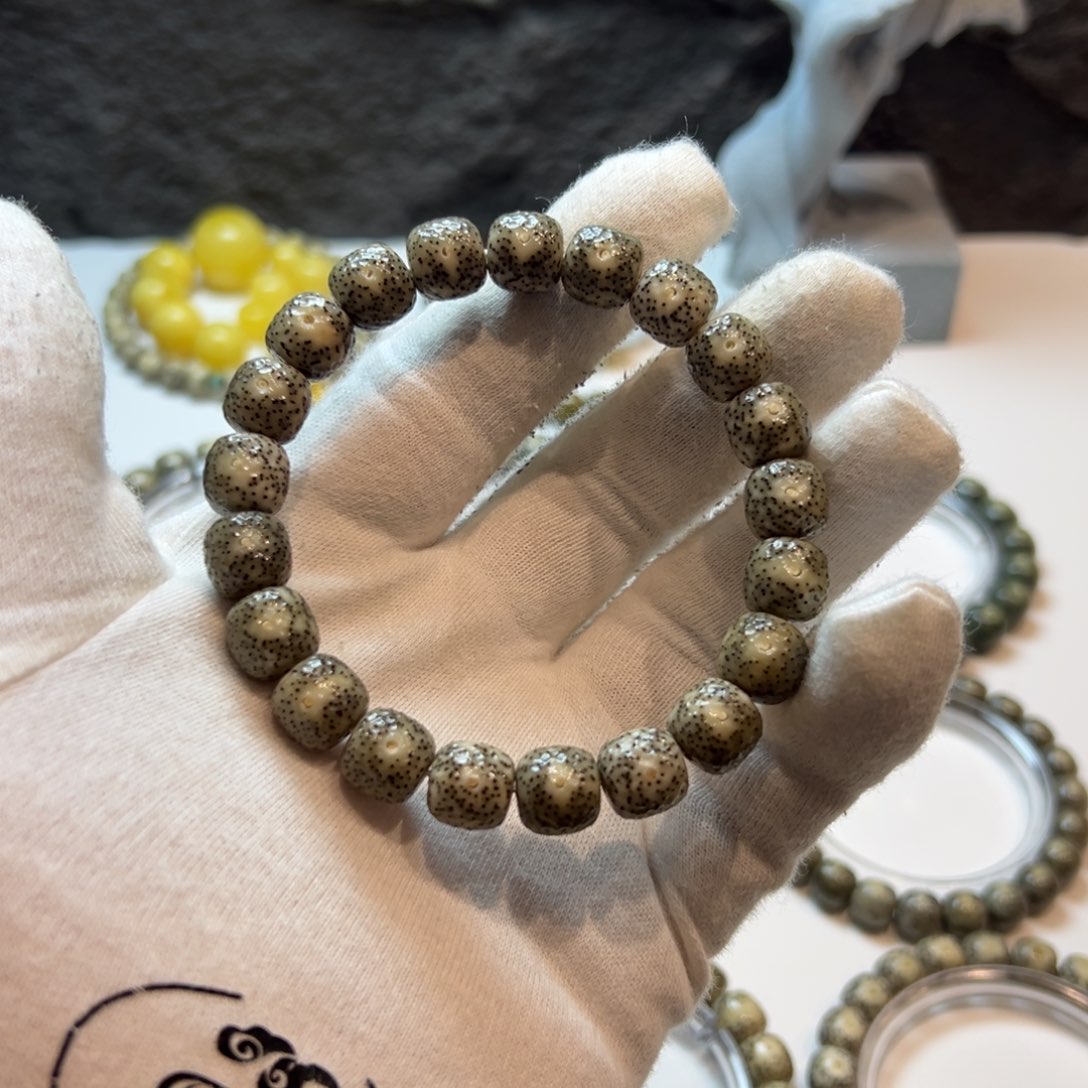 布*恩星月菩提石玉料单圈