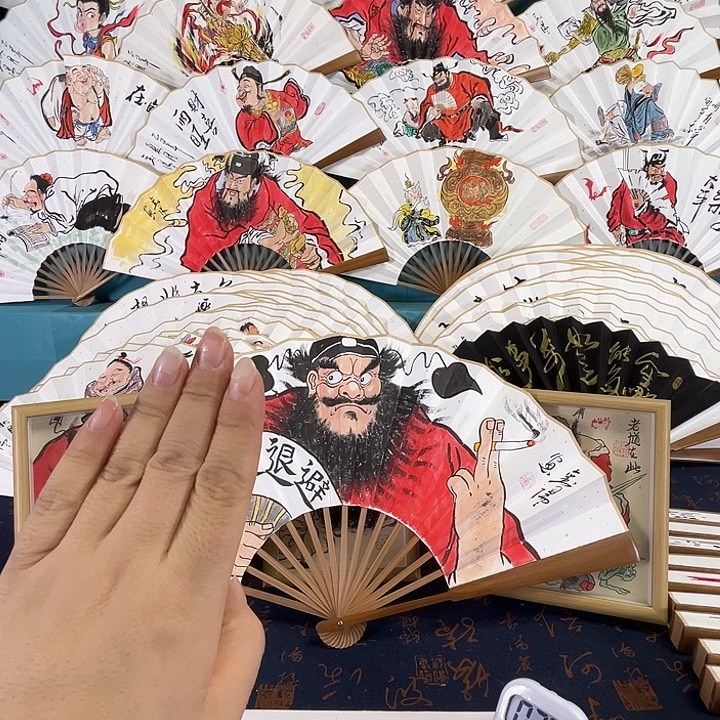 万***云国画手绘折扇一把