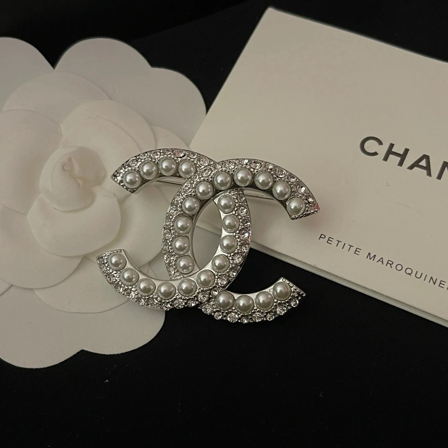 未使用 Chanel/香奈儿 复古珍珠满钻双 C 胸针 19K/AX0343