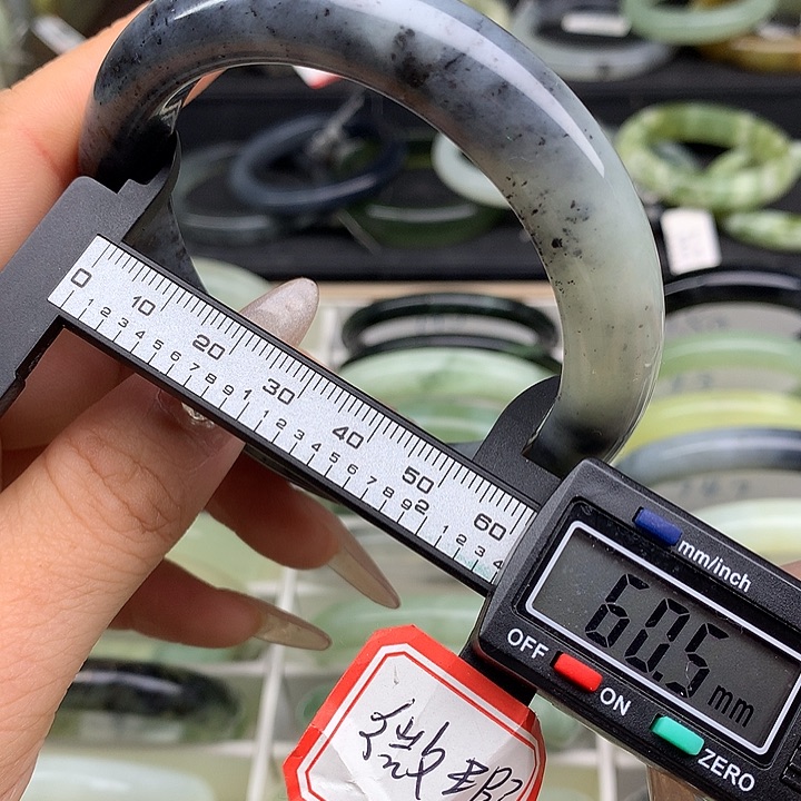 蛇纹石玉未镶嵌手镯755