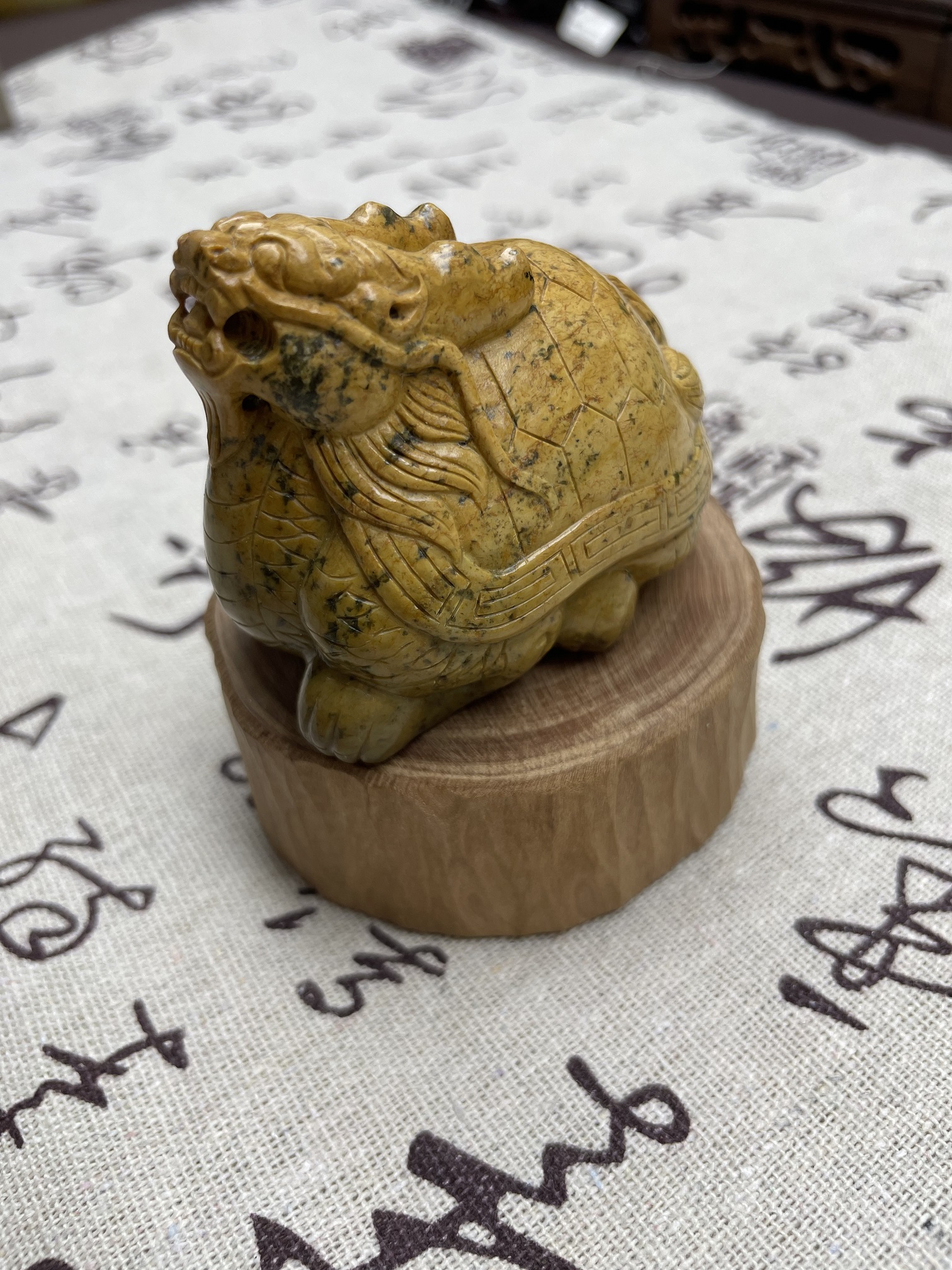 河磨玉龙龟透闪石质玉手工雕刻